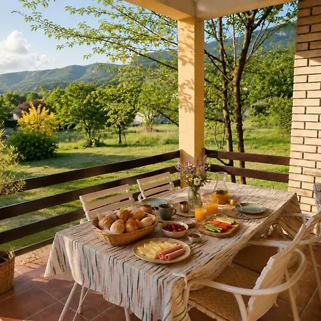 Green Cottage *